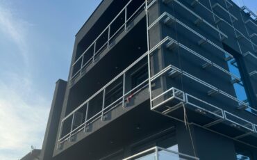 Balustrady stalowe dla inwestycji — na co zwrócić uwagę przy wyborze wykonawcy?